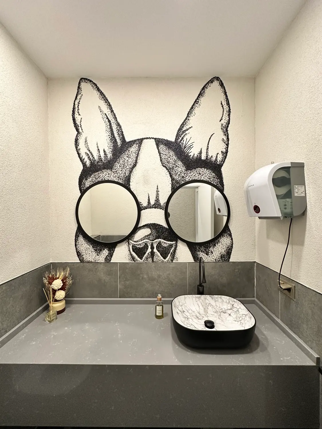 Köpek Duvar Sanatı — Argos Veteriner Kliniği, Çekmeköy